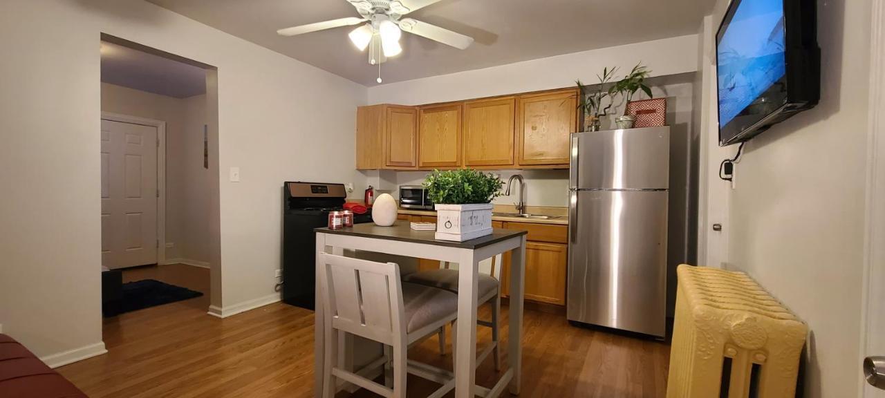 Cozy 1 Bedroom, 1 Min From Irving Park Blue Line, Free Parking Chicago Zewnętrze zdjęcie